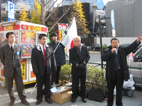 2009-12-15hiru1.keidanrenkaikanmae013.jpg