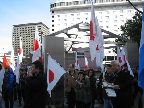 2009-12-15hiru1.keidanrenkaikanmae024.jpg